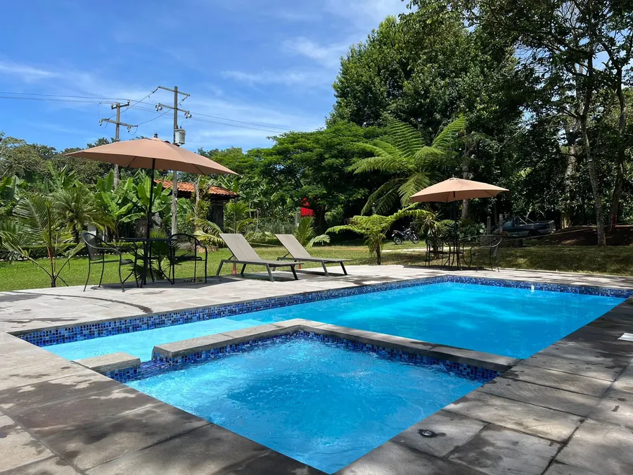 X-Line fiberglass pool installed by Homery